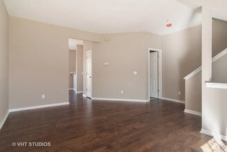 1325 Chestnut Ln in Yorkville, IL - Building Photo - Building Photo