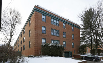 Woodland Manor Condominiums in Pittsburgh, PA - Building Photo - Building Photo