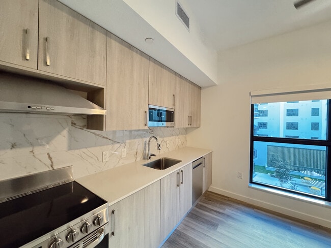 413 NW 6th St, Unit A in Miami, FL - Building Photo - Building Photo