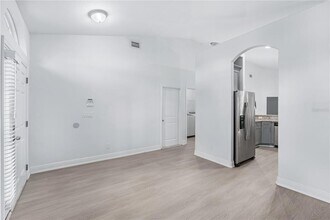 7026 N Dakota Ave in Tampa, FL - Building Photo - Building Photo