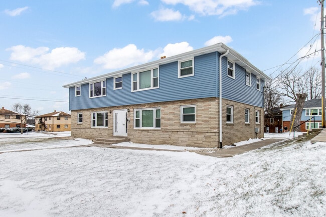 property at 215 S Grand Ave