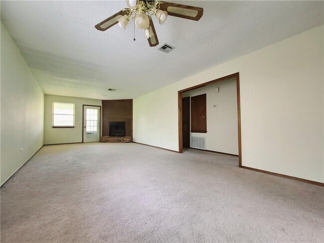 235 Barrett Pl in Edmond, OK - Building Photo - Building Photo