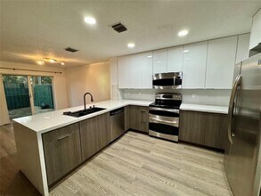 744 NW 42nd Pl in Pompano Beach, FL - Building Photo - Building Photo