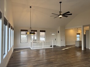 16551 P Rd in Gravois Mills, MO - Foto de edificio - Building Photo