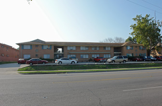 Riviera Apartments in Dallas, TX - Building Photo - Building Photo