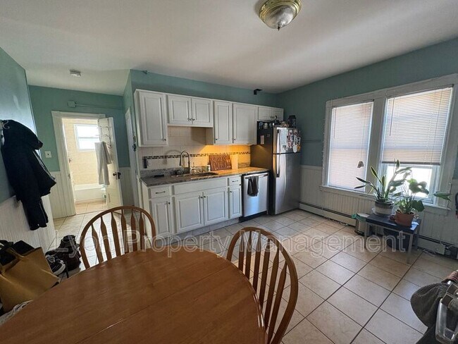 250 Sayles Ave in Pawtucket, RI - Building Photo - Building Photo