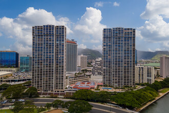 Yacht Harbor Towers in Honolulu, HI - Building Photo - Building Photo