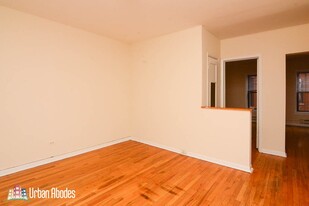 710 W Cornelia Ave, Unit M09B in Chicago, IL - Foto de edificio - Building Photo