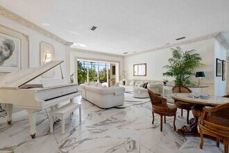 4048 Las Palmas Way in Sarasota, FL - Building Photo - Building Photo