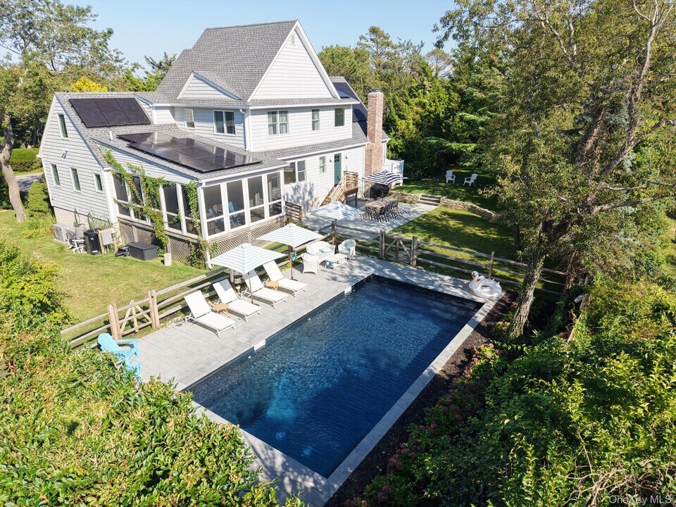 535 Birch Ln in Cutchogue, NY - Building Photo