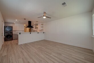 915 Adele St in Houston, TX - Building Photo - Building Photo