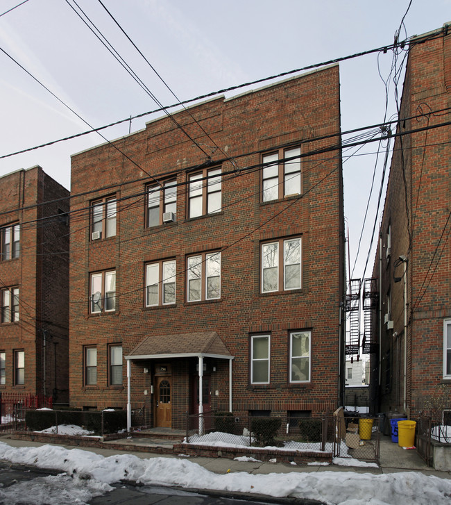 256 Clendenny Ave in Jersey City, NJ - Building Photo - Building Photo