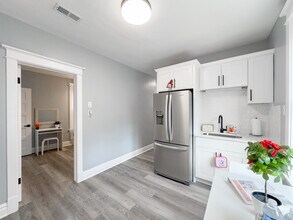 2039 W 23rd St, Unit 4R in Chicago, IL - Foto de edificio - Building Photo