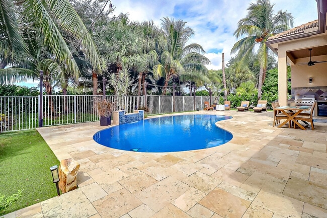 1289 Beacon Cir in West Palm Beach, FL - Building Photo - Building Photo