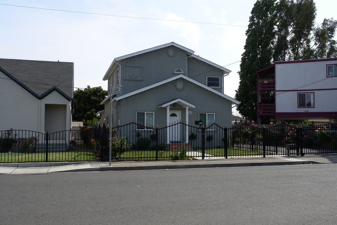 2809 Calvin Ave in Redwood City, CA - Building Photo