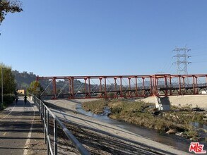 2445 Harwood St in Los Angeles, CA - Building Photo - Building Photo