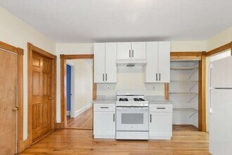 7 Perham St in Wakefield, MA - Building Photo - Building Photo