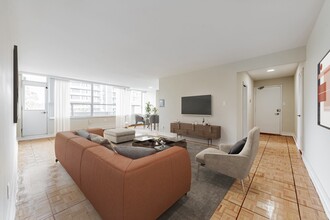 55 Brownlow Avenue in Toronto, ON - Building Photo - Building Photo