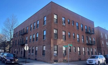 2 Doscher St in Brooklyn, NY - Building Photo - Building Photo