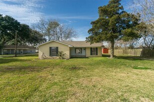 4604 S Tower Rd in Santa Fe, TX - Building Photo