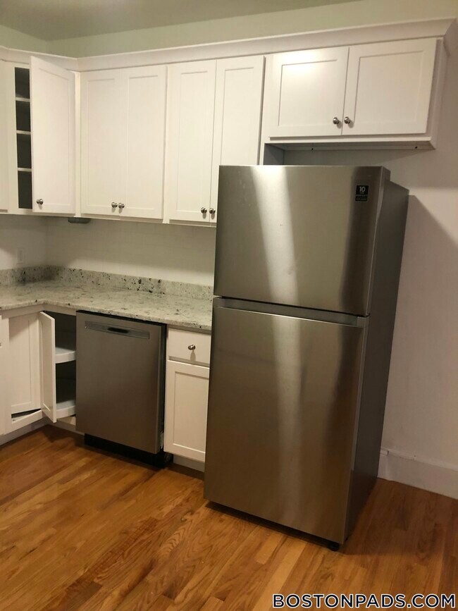 32 Edgerly Rd, Unit 1 in Boston, MA - Building Photo - Building Photo