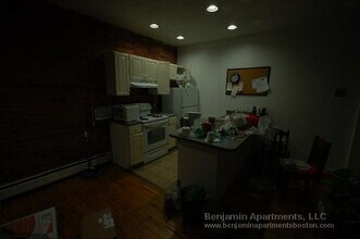 610 Columbus Ave, Unit 3 in Boston, MA - Foto de edificio - Building Photo