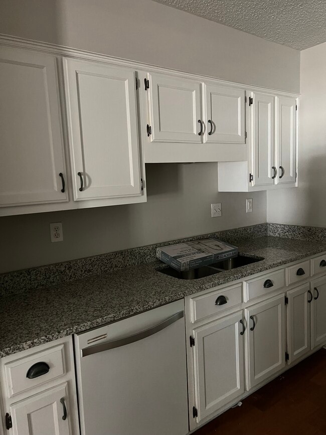 1574 Beaver Trail Dr in Cordova, TN - Foto de edificio - Building Photo