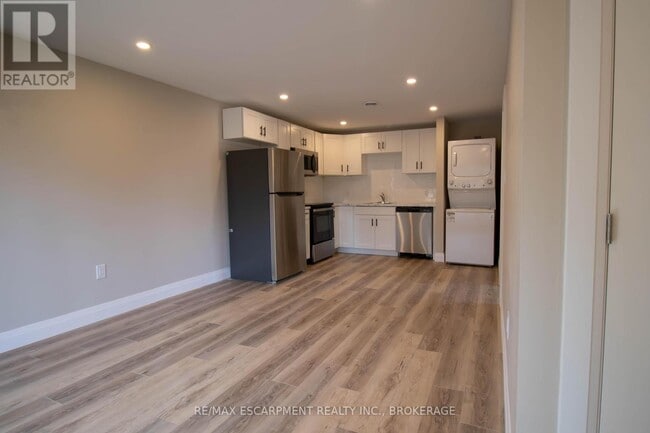 539 Woodlawn Rd in Welland, ON - Building Photo - Building Photo