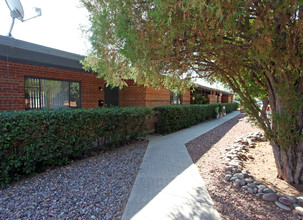 2701-2703 E Copper St in Tucson, AZ - Building Photo - Building Photo