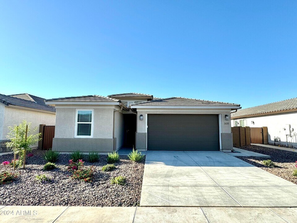 36370 W Leonessa Ave in Maricopa, AZ - Foto de edificio