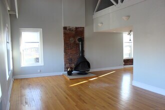 488 Chapel St in New Haven, CT - Building Photo - Building Photo