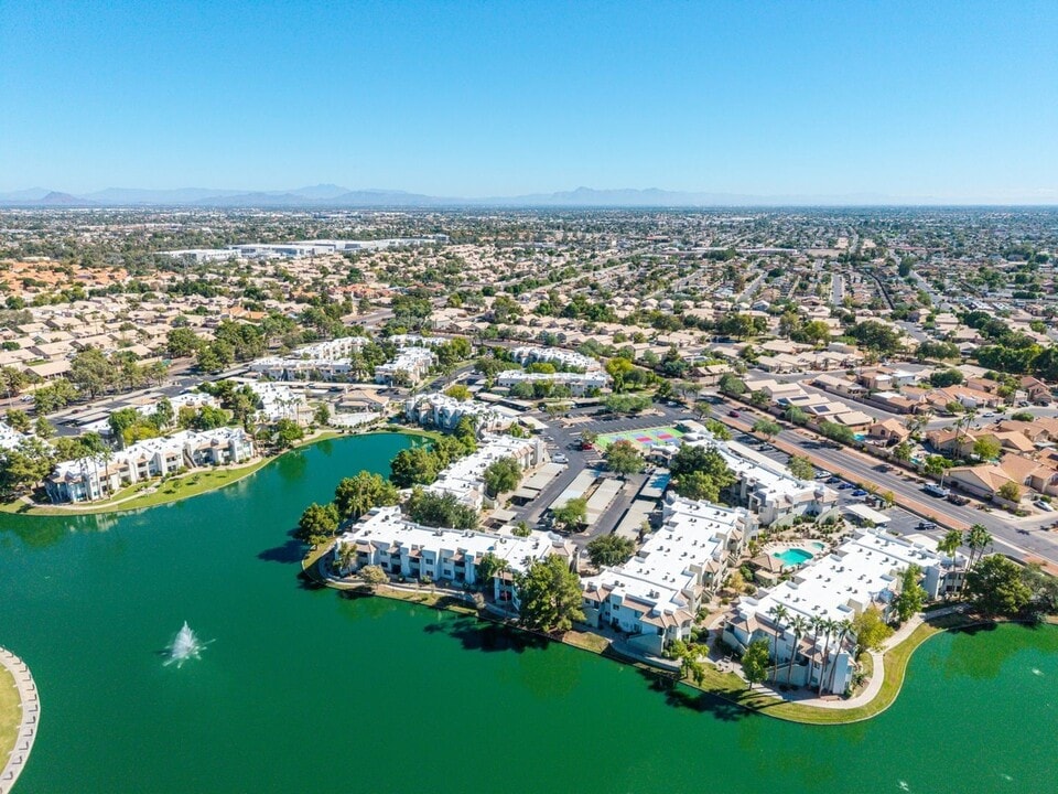 1825 W Ray Rd in Chandler, AZ - Foto de edificio