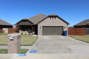 20659 Landmark Dr in Harrah, OK - Building Photo
