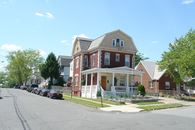 489 Cornell St in Perth Amboy, NJ - Building Photo - Building Photo