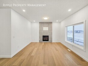 963 Corner Meadows Way NE in Calgary, AB - Building Photo - Building Photo