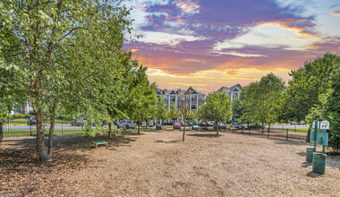 MAA Cobblestone Square in Fredericksburg, VA - Foto de edificio - Building Photo