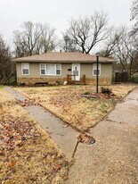 180 Chateau Dr in Florissant, MO - Building Photo