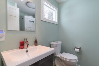 38 Snow Rd in Dover, VT - Foto de edificio - Building Photo