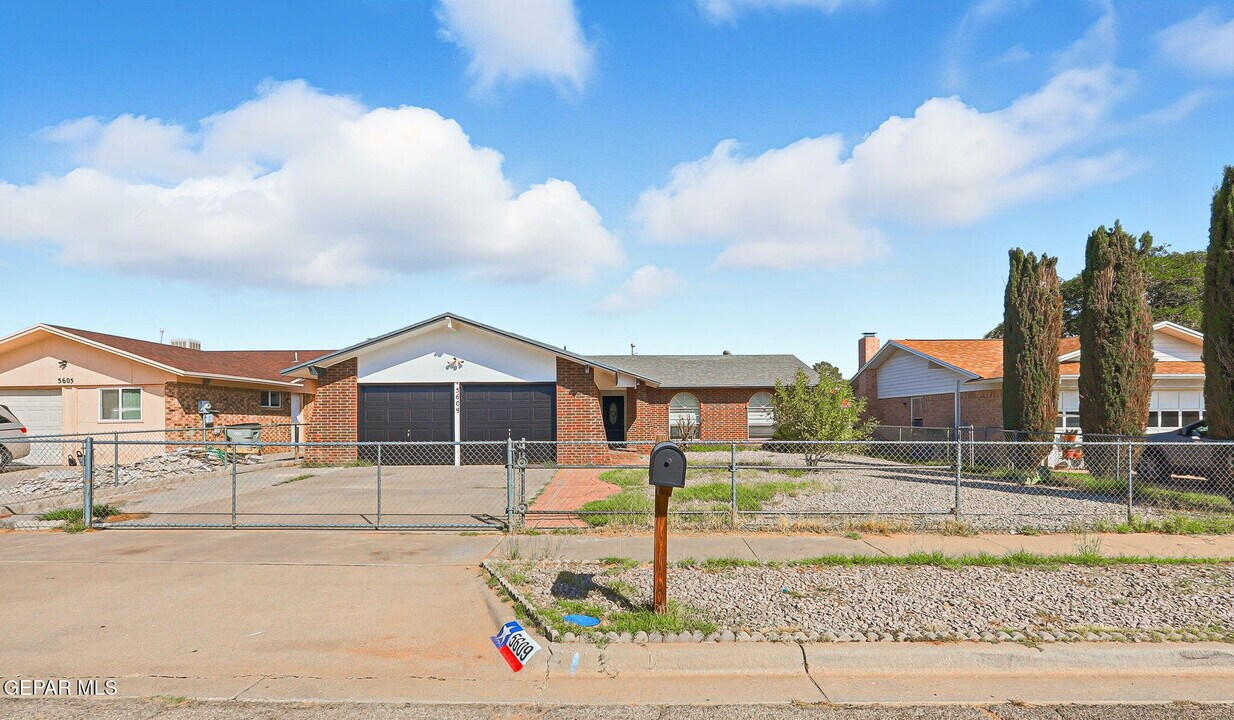 5609 Van Horn Dr in El Paso, TX - Building Photo