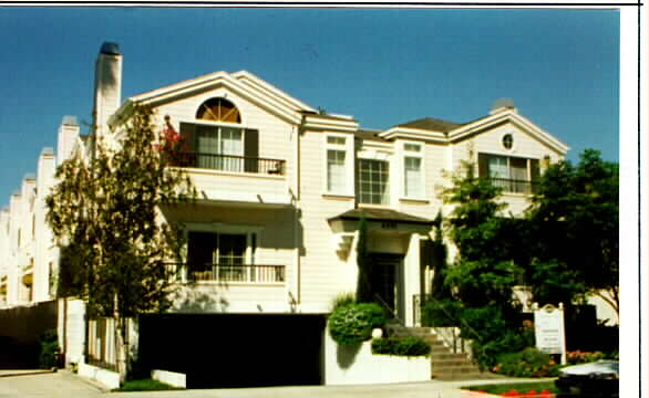 4331 Mammoth Ave in Van Nuys, CA - Building Photo