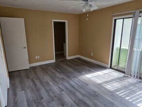 4158 Pinelake Ln in Tampa, FL - Building Photo - Building Photo