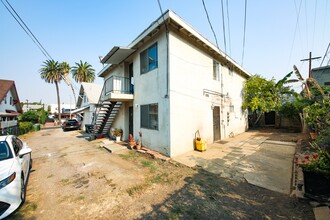 236 N Carondelet St in Los Angeles, CA - Building Photo - Building Photo