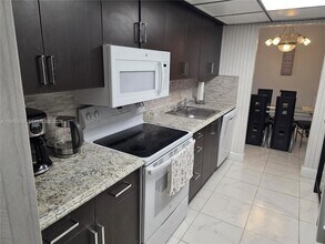 3771 Environ Blvd, Unit 348 in Lauderhill, FL - Building Photo - Building Photo