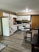 219 E Harrison St, Unit 1 in Iowa City, IA - Foto de edificio - Building Photo