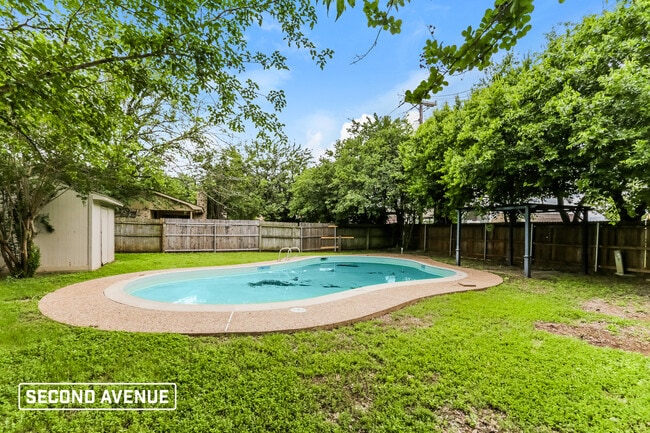 500 S Colonial Dr in Cleburne, TX - Foto de edificio - Building Photo