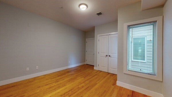 41 W 2nd St, Unit 3 in Boston, MA - Building Photo - Building Photo
