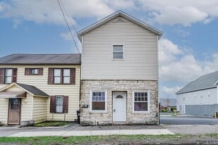 983 2nd St in Nanty Glo, PA - Building Photo