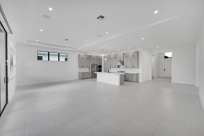 9520 St Germain Dr in Palm Beach Gardens, FL - Building Photo - Building Photo