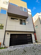 18526 Wallingford Ave N in Shoreline, WA - Building Photo - Building Photo