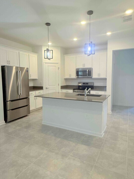 6146 SHAVASANA Rd in Clermont, FL - Foto de edificio